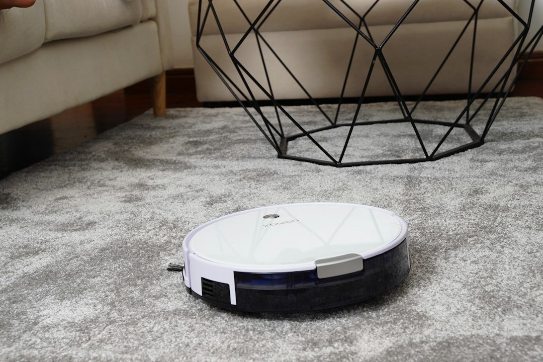 Đúng như tên gọi, robot hút bụi (Robot Vacuum Cleaner) chính là sự kết hợp giữa khả năng hoạt động thông minh và độc lập của một robot với tính năng hút bụi, vệ sinh ấn tượng của một sản phẩm máy hút bụi thông thường.

https://kowon.vn/robot-hut-bui-cp395.html